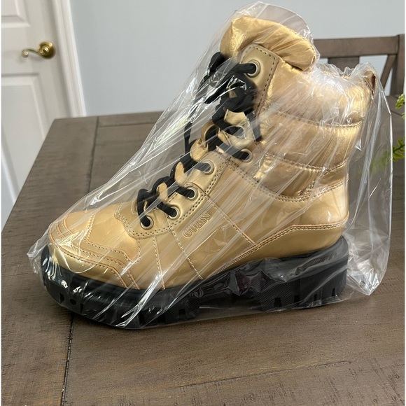 NWT GUESS Women’s Tisley Combat Booties - Picture 8 of 8